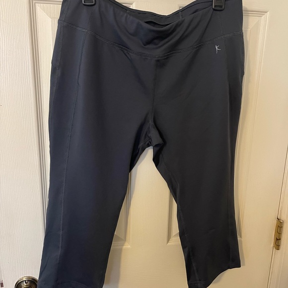 DANSKIN Capri Athletic Bundle Large - Picture 6 of 7